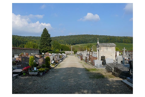 Allée centrale ancien cimetière